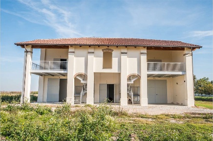 Foto Magazzino a Crevalcore di 327 m² con 7 locali in vendita