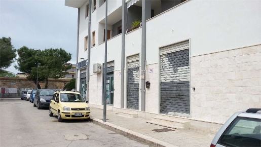 Foto Negozio in VIA CATANZARO, Cerignola Centro di 70 m² con 2 locali