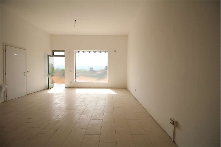 Foto Negozio in Via Fratelli del Prete, Pesaro Borgo Santa Maria di 190 m²