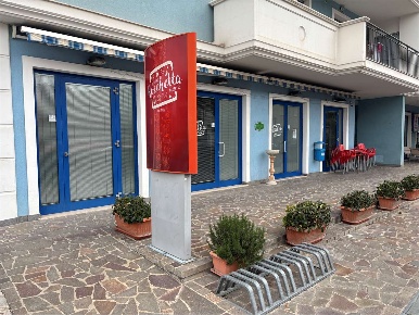 Foto Attività commerciale a Montesilvano di 150 m² con 5 locali in vendita