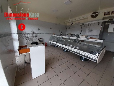Foto Negozio in via polvica, San Felice a Cancello di 65 m² con 1 locali