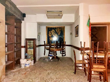 Foto Negozio in Campo San Bartolomeo, Venezia San Marco di 240 m²