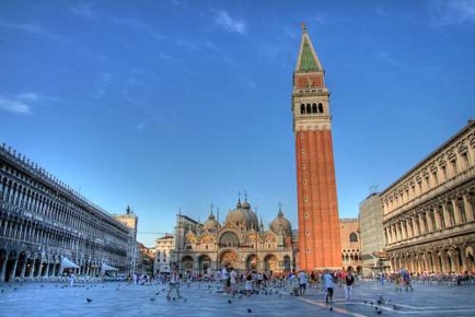 Foto Negozio in Piazza San Marco  77, Venezia San Marco di 85 m² in affitto
