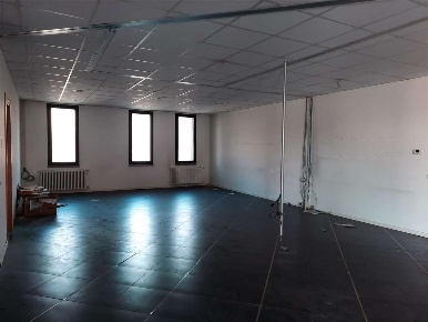 Foto Negozio in Via Sulbiate, Sulbiate Centro di 135 m² con 1 locali