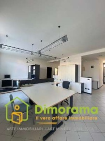 Foto Ufficio in VIALE PUCCINI, Lucca Sant'Anna di 167 m² con 5 locali