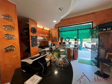 Foto Negozio a Alba di 49 m² con 2 locali in vendita