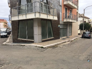 Foto Negozio in via Francesco De Sactis 2/f, Santeramo in Colle di 110 m²