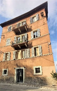 Foto Negozio a Perugia di 136 m² con 4 locali in vendita
