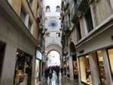 Foto Negozio in Ponte dell'ovo, Venezia San Marco di 20 m² con 2 locali