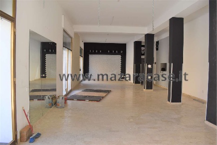 Foto Negozio a Mazara del Vallo di 180 m² con 5 locali in affitto