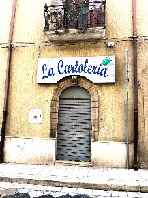 Foto Negozio in Via San Lorenzo 43, Brindisi Centro Storico di 73 m²