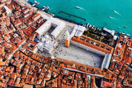 Foto Negozio in Piazza San marco, Venezia San Marco di 260 m² con 13 locali