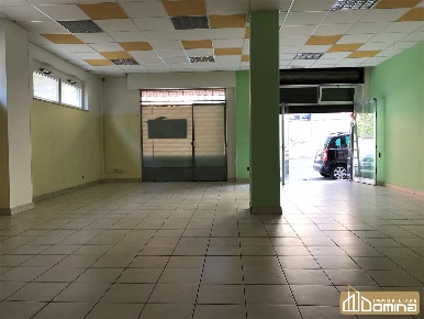 Foto Negozio in Via Torresi 125, Ancona Le Grazie di 81 m² con 2 locali