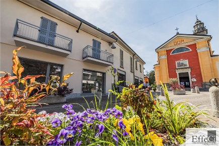 Foto Negozio in Via Piave 2, Ispra Centro di 68 m² con 1 locali in vendita