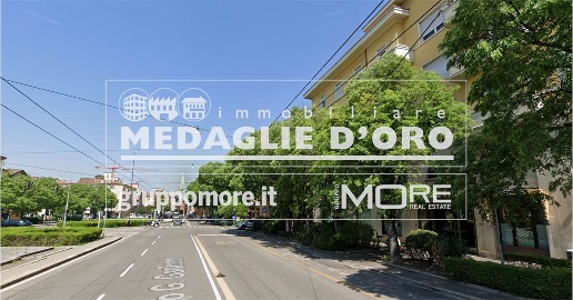 Foto Negozio in ad.ze Teatro Storchi, Modena Viali di 35 m² con 2 locali