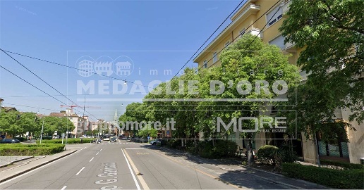 Foto Negozio in ad.ze Teatro Storchi, Modena Viali di 35 m² con 2 locali