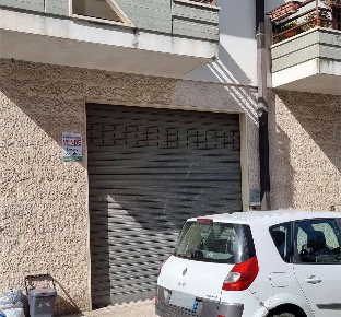 Foto Magazzino in Via San Giovanni Bosco, Gravina in Puglia di 110 m²