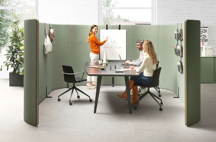 Foto Negozio in Via Maioliche, Rovereto Centro Sud di 280 m² con 15 locali