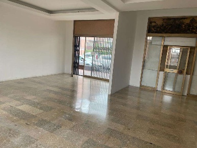 Foto Negozio in Via della Pallotta, Perugia Centro di 90 m² con 1 locali