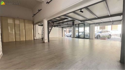Foto Negozio a Sassuolo di 122 m² con 1 locali in affitto
