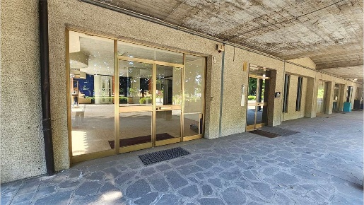Foto Negozio in Resistenza 24, Rubiera Centro di 180 m² con 1 locali