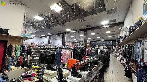 Foto Negozio a Casalgrande di 400 m² con 1 locali in affitto