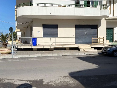 Foto Negozio in via congedi, Ugento Centro di 100 m² con 1 locali