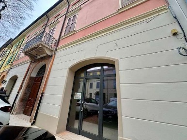 Foto Ufficio in VIA MONTANARI  SNC, Mirandola Centro di 50 m² con 1 locali