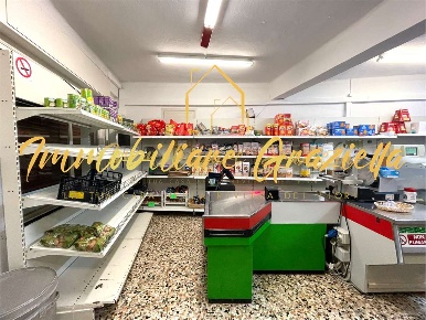 Foto Negozio a Seborga di 90 m² con 2 locali in vendita