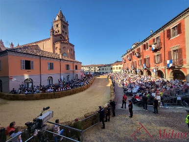 Foto Ufficio a Alba di 168 m² con 5 locali in vendita