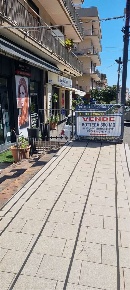 Foto Negozio a Catania di 300 m² con 10 locali in vendita