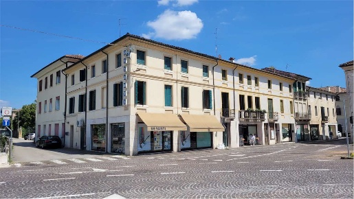Foto Negozio a Castelfranco Veneto di 111 m² con 2 locali in vendita