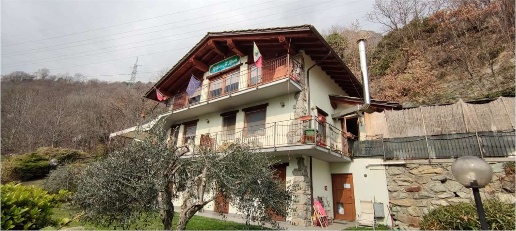 Foto Negozio in località priod 2, Hône Centro di 325 m² con 8 locali