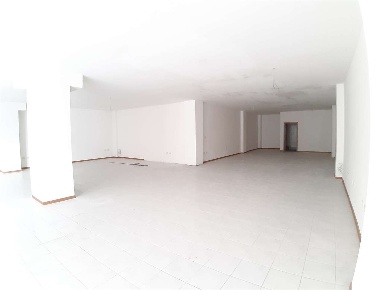 Foto Negozio in via Tiraboschi 36I, Ancona Q3 di 194 m² con 1 locali