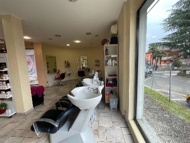 Foto Negozio a Vertemate con Minoprio di 54 m² con 1 locali in vendita