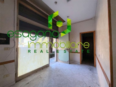Foto Negozio a Siracusa di 55 m² con 4 locali in vendita
