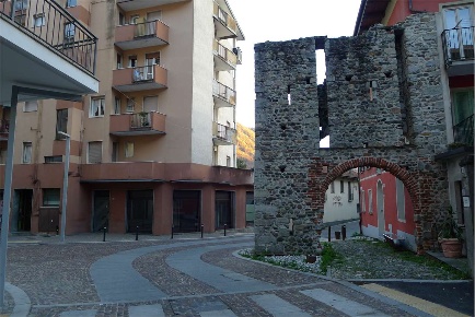 Foto Negozio in Via Tito Speri 19, Omegna Centro di 110 m² con 1 locali