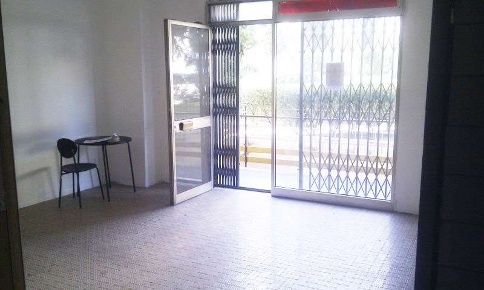 Foto Negozio in VIA BATTISTI, Osimo Centro di 50 m² con 2 locali in affitto
