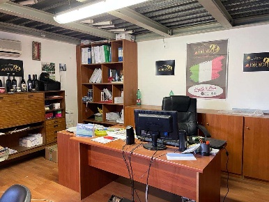 Foto Magazzino in Via Provinciale 79, Mondragone di 165 m² con 1 locali