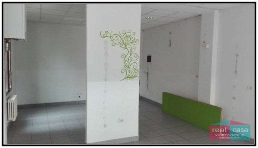 Foto Negozio in Via Del Ponte, Modena San Damaso di 41 m² con 1 locali