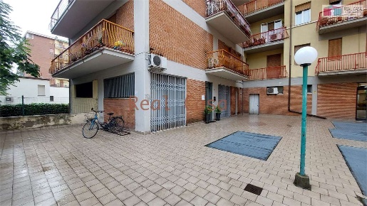 Foto Ufficio in Via Giardini 270, Modena San Faustino di 46 m² con 2 locali