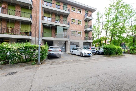 Foto Negozio a Reggio nell'Emilia di 95 m² con 4 locali in vendita