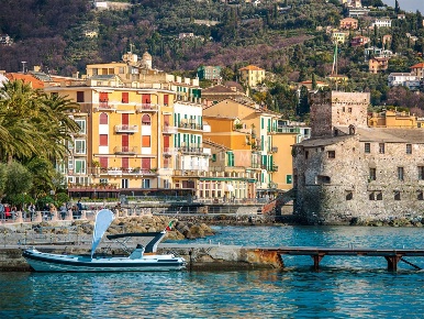 Foto Negozio in Piazza Cavour, Rapallo Centro Storico di 50 m² con 1 locali