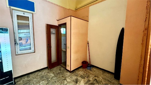 Foto Negozio in Via Dante 2, Borghetto Santo Spirito di 45 m² con 1 locali