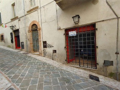 Foto Negozio a Acquasparta di 113 m² con 4 locali in vendita