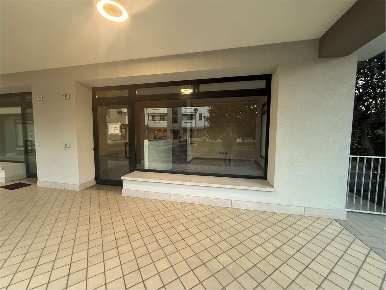 Foto Negozio in Via Aldo Moro, Brugine Campagnola di 55 m² con 2 locali