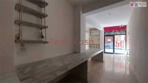 Foto Negozio in via canalino 43, Modena Centro Storico di 38 m² in affitto