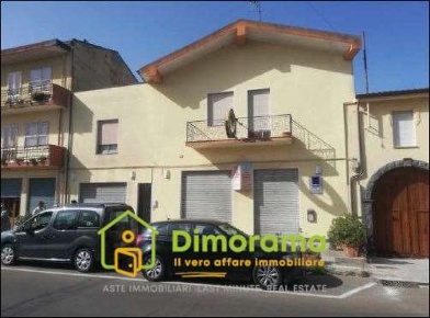 Foto Negozio in via Oristano snc, Sardara di 226 m² con 10 locali