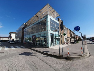 Foto Negozio a Maserà di Padova di 180 m² con 3 locali in affitto