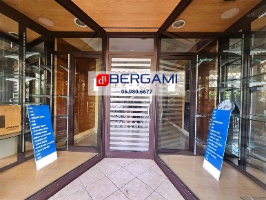 Foto Negozio in Via Cavour 75, Nettuno Centro di 35 m² con 1 locali